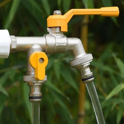 robinet double sortie avec  eau courante