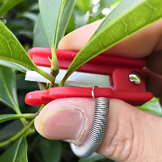 SECATEUR | DE POUCE - EasyPrune™ - Innovation Jardin